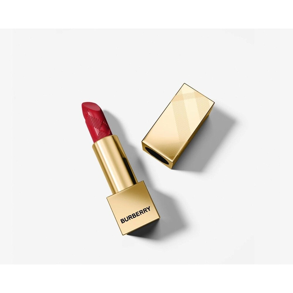 Burberry kisses Bold Cherry Lipstick